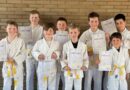 Acht Judoka meistern erste Gürtelprüfung